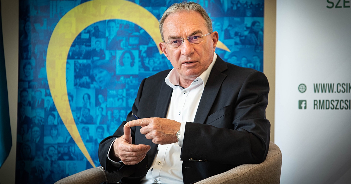 Winkler Gyula: Caragiale világát idézi a talicskával szállított szavazólapos zsákok látványa